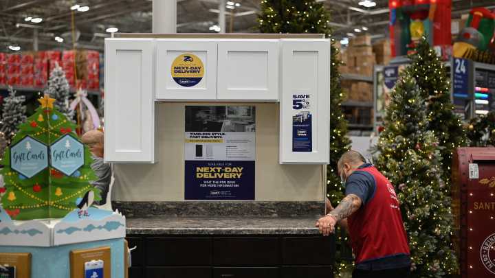 Entran en vigor los aranceles de Trump a la madera y los muebles