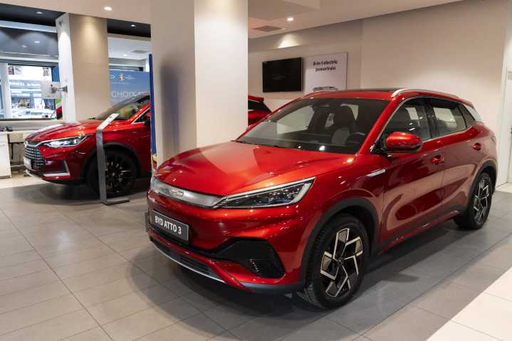 Premier calls for end of tariff on Chinese EVs