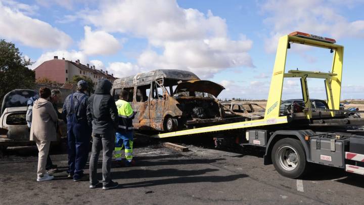 Una afectada por el incendio de varios coches en La Muela: "Esto es un desastre"