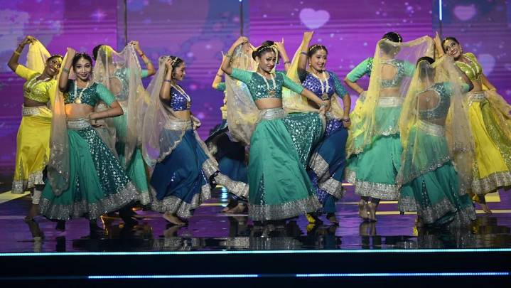 Mediacorp's Amarkala Deepavali countdown show returns on Oct 19, Vasantham to air blockbusters across 5 days