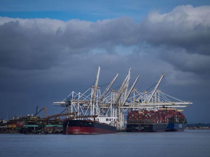 Canada's tanking trade points to 'bleak' outlook for exports
