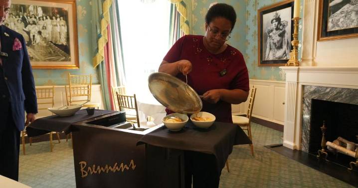 I tried Bananas Foster at Brennan's for the first time and got a fiery, only
