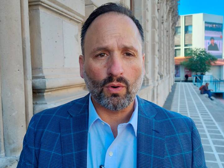 Reforma contra lenguaje inclusivo no alterará libros de texto: De la Peña