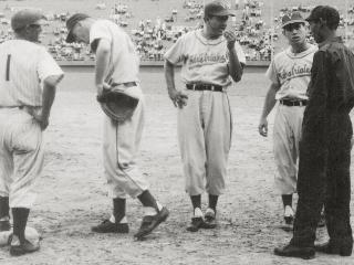 Pergaminos de Regino contra coronas de Bailey
