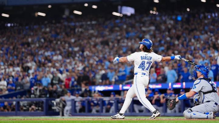 Blue Jays win World Series Game 1 with historic swing, big inning