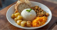 Los alimentos salados que elevan el azúcar en sangre y sus opciones más saludables para reemplazarlos