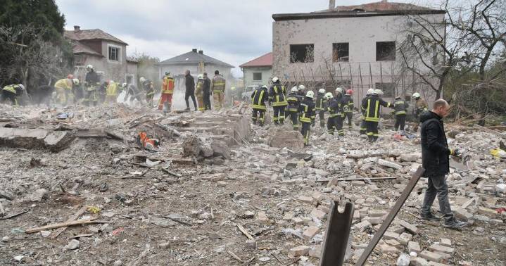 At least 5 people are killed in a large-scale Russian attack on Ukraine