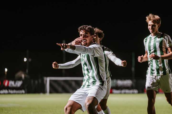 No Grassie, no problem: Minus head coach, Marshall rolls past South Carolina, 4