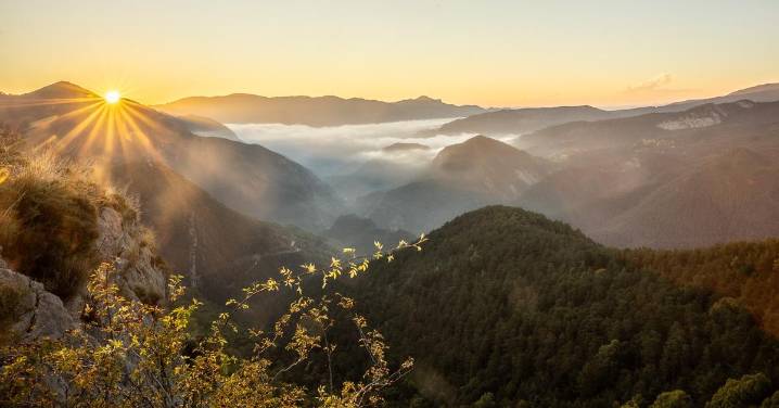 Un nuevo frente llevará nubes delgadas, chubascos y viento de garbí