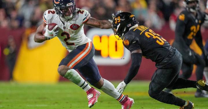 Bears announce D.J. Moore hospitalized after game for “precautionary medical attention”