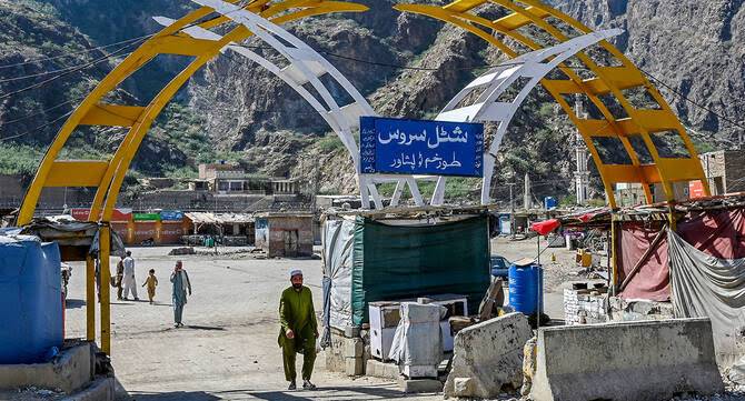 Dozens Killed as Fresh Clashes Erupt Along Pakistan–Afghanistan Border Amid Rising Tensions