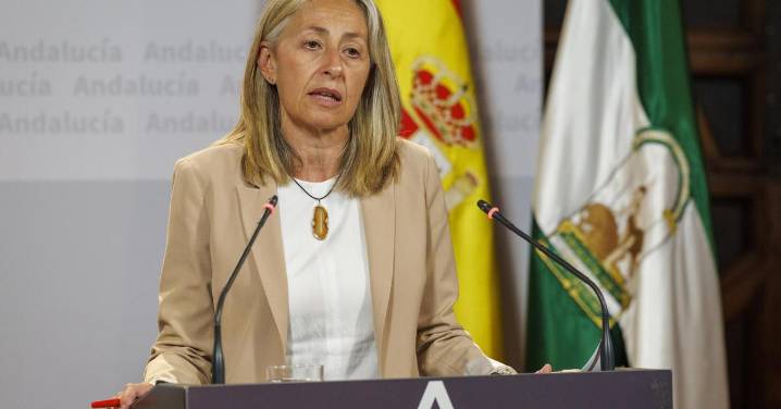Moreno cesa a la consejera de Salud andaluza por la crisis de las mamografías