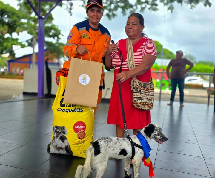 Perros héroes y mascotas protagonistas en Hato Corozal durante el Día Internacional de la Reducción del Riesgo de Desastres
