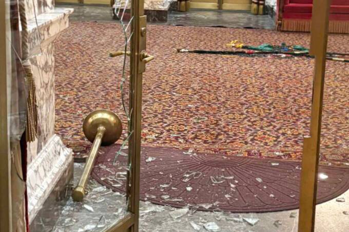 Hammer-wielding vandal damages WA Capitol in late