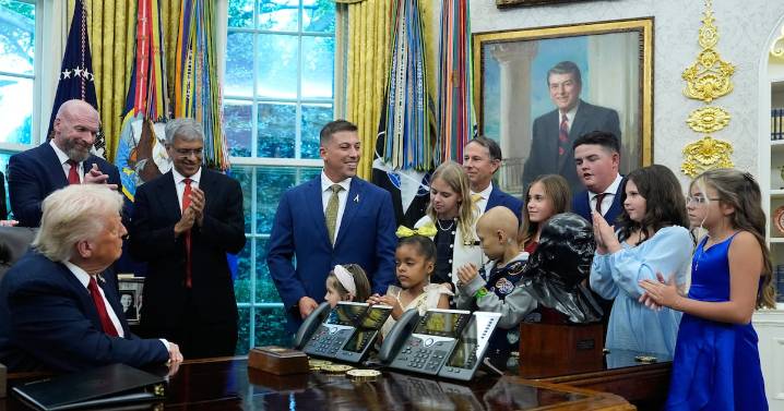 Trump signs order to use artificial intelligence in pediatric cancer research, despite budget cuts
