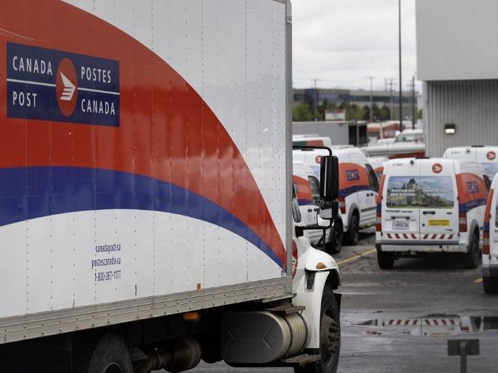 Canada Post tables new offers to striking postal workers