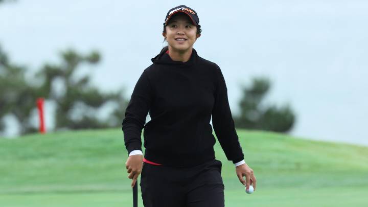 Sei Young Kim eagles 17th hole, takes four-shot lead into final round in Korea