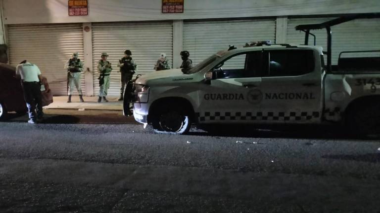 Patrulla de la Guardia Nacional se estrella contra un local del Centro de Culiacán