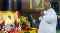 Ideals of truth, non-violence, ‘satyagraha’ always remain source of inspiration for us: Mallikarjun Kharge remembers Mahatma Gandhi