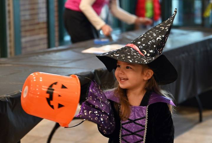 Glenview's 'SKELEbration' focuses on 'Wicked,' Oz