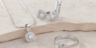 ¿Cómo limpiar las joyas de plata y devolverles su brillo sin dañarlas?