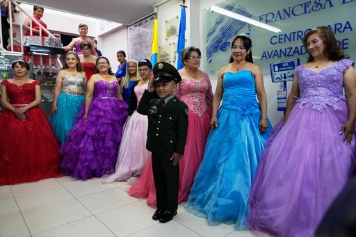 Fiesta de 15 años a los 70: abuelas colombianas cumplen el sueño de su juventud