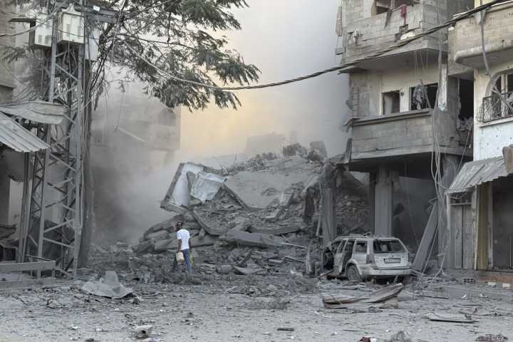 Israel reanuda el alto el fuego tras un día de bombardeos