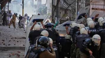 Pak Authorities Closes Roads, Suspends Internet to Block TLP Protest