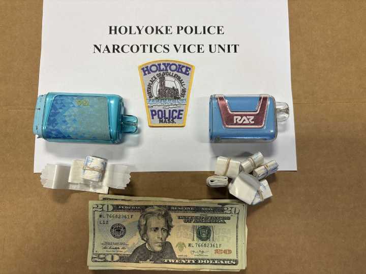 Holyoke man arrested after he drops his crack pipe; PD seizes rigged vape pen, heroin/fentanyl stash, cash during bust