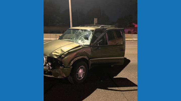 Crash closes I-84 westbound in East Portland