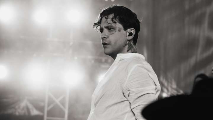 Podría Christian Nodal lazar un dueto virtual junto a Vicente Fernández