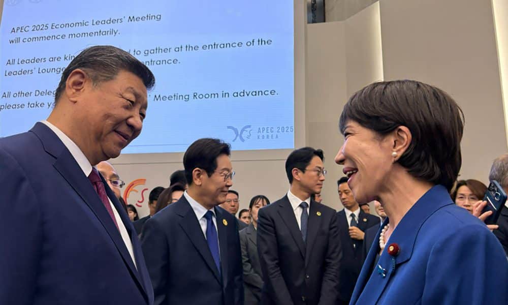 La primera ministra de Japón busca con Xi mejorar las relaciones y superar fricciones