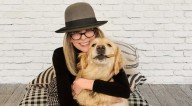 ¡Diane Keaton sorprende al dejar una parte de su fortuna a su querido perro Reggie! 🐾💼