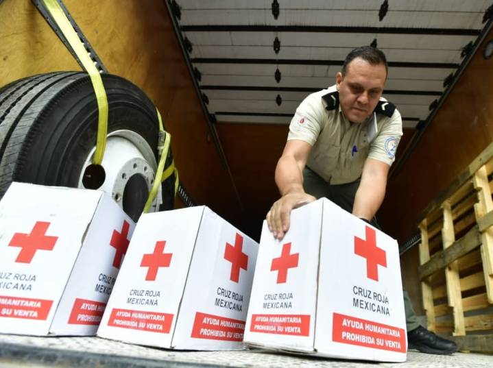 Reparten ayuda DIF y Cruz Roja tras tormenta en Vallarta; hubo mil 260 casas dañadas