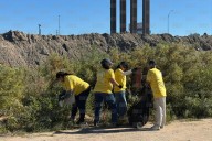 Voluntarios de United The Way participan en limpiar el Parque de las Tortugas