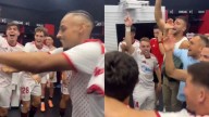 La fiesta de los jugadores del Sevilla después de meter cuatro al Barça