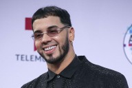 Demandan a Anuel AA por golpear a un padre de familia en un parque temático