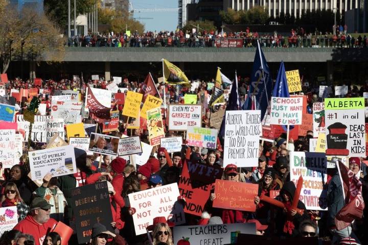 Bargaining resumes between teachers and government on Tuesday