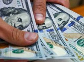 Fiebre dolarizadora: ahorristas compran u$s400 millones diarios ante expectativa de devaluación