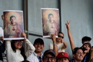 Mexican Grand Prix celebrates 10th anniversary with sold-out crowd despite Sergio Perez's absence