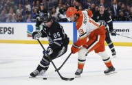 Deadspin | Nikita Kucherov scores 1,000th point as Lightning edge Ducks