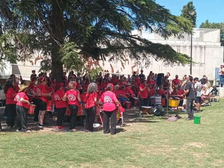 Se presentó este sábado la agrupación Fuerza Mayor en la Feria Agroecológica de la UNC