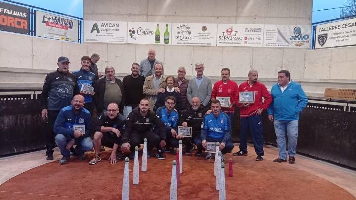 La Peña El Piles de Gijón gana una emocionante final en el Campeonato de Bolos del Festival de la Avellana de Infiesto