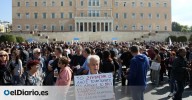 Miles de personas vuelven a manifestarse en Grecia durante otra jornada de huelga contra la jornada laboral de 13 horas
