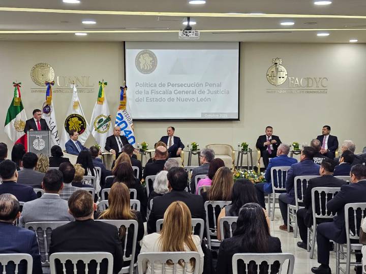 Fiscalía de NL presenta nueva política de persecución penal