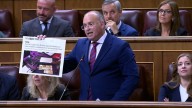Fotos del cumpleaños de Ábalos y cajas con billetes en su despacho, en la sesión de control del Congreso