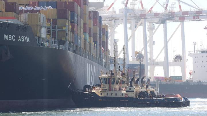 Infrastructure 
                                              Premium
                                            Choppy seas for Freo Port as fresh strike threat looms