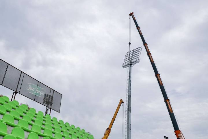 Palestino tendría fecha definida para estrenar su nueva luminaria artificial en La Cisterna
