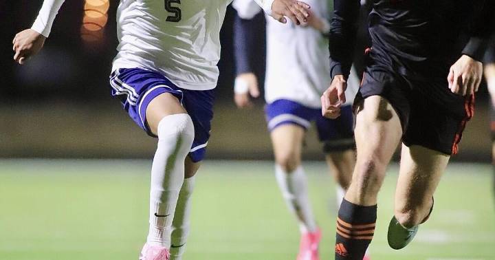Idaho Falls boys' soccer holds on, heads to district championship game