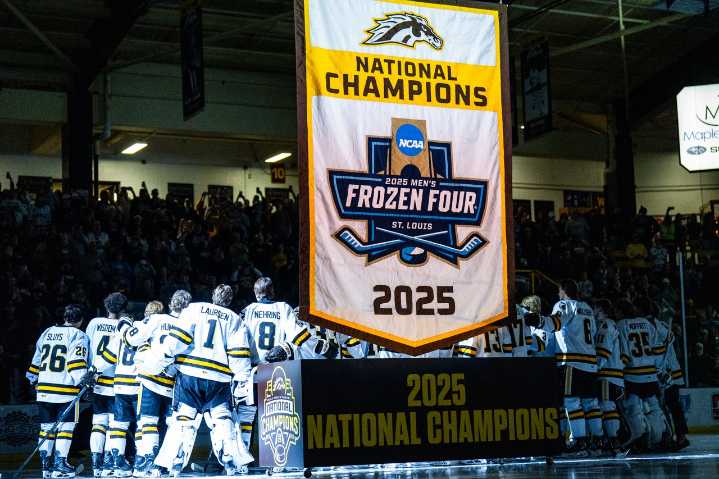 Ferris State spoils national champ WMU hockey’s banner night with stunning upset
